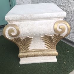 Beautiful plaster.ÿ/ ceramic stand first $40 Firm