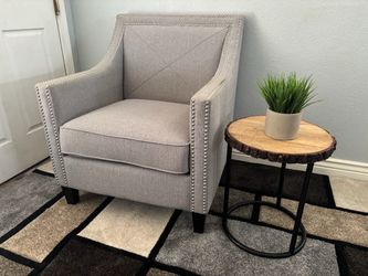 Light grey accent chair