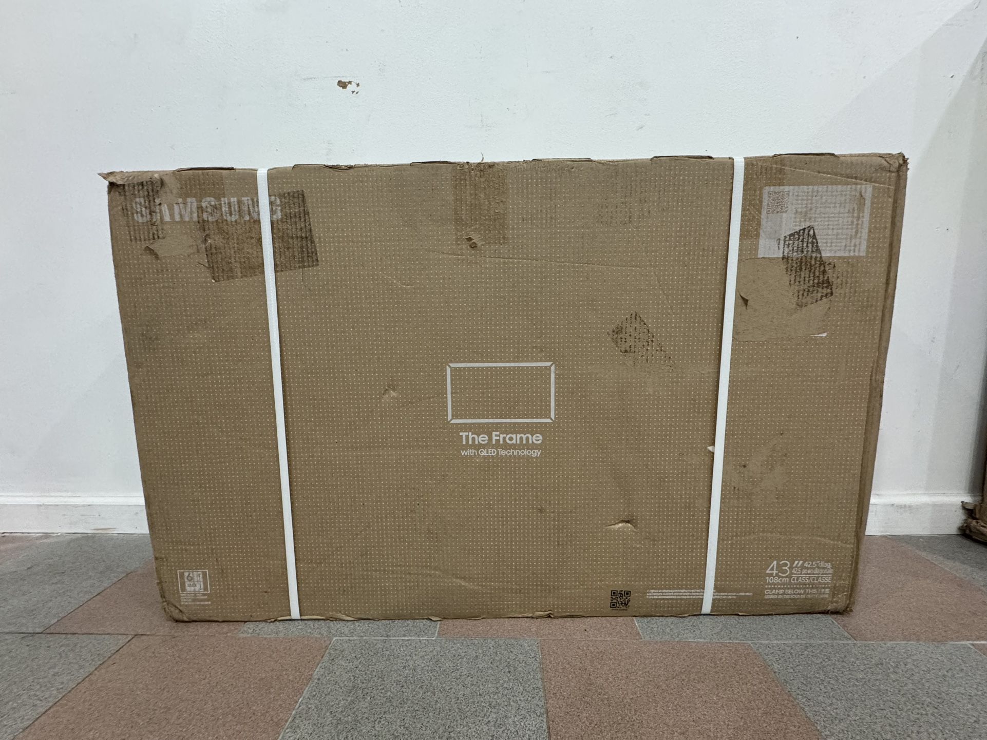 SAMSUNG 43" Class LS03B The Frame QLED 4K Smart TV QN43LS03BAFXZA