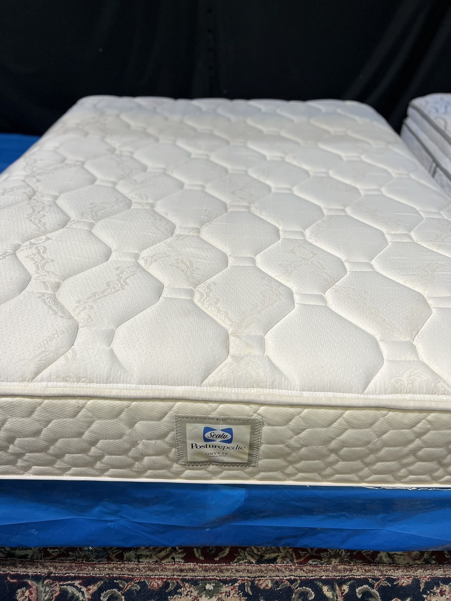 Lovely 🌟💜QUEEN 🌟💜MATTRESS 🌟💜AND BOX SPRING