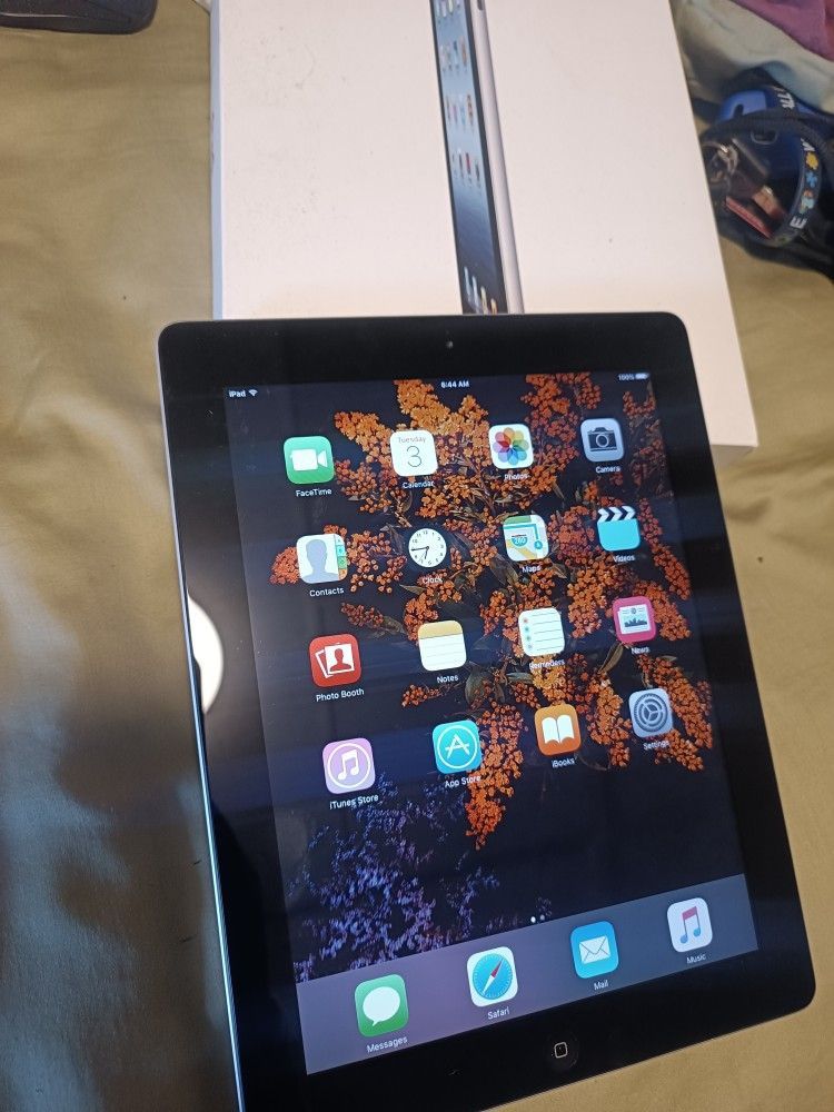 iPad 2 With Charger In Box