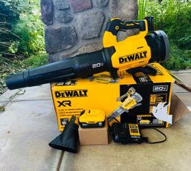 DEWALT 20V MAX XR 550 CFM 140 MPH Blower Kit with (1) 8.0 Ah XR Battery and Charger