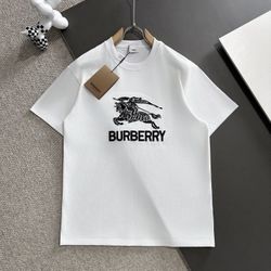 Brand new round-neck short-sleeved T-shirt