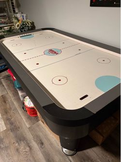 Air hockey