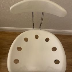 Desk Chair (Like new).