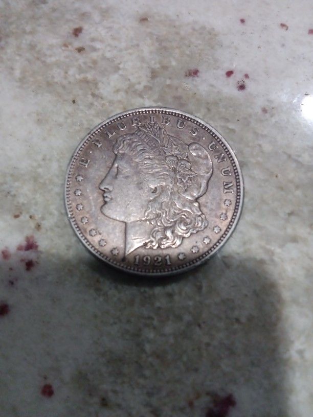 1921 Morgan Silver Dollar With Case