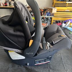 Chico Key Fit 35 Car Seat & 2 Bases 
