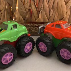 WAY-FORMED Toys 2 cars set red and green color 2.5” L