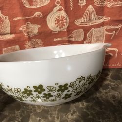 Vintage Pyrex Bowls 