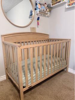 Graco adjustable crib