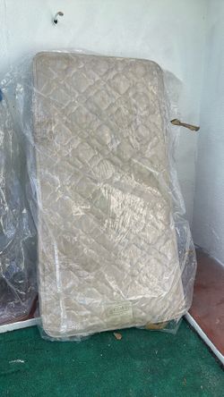 Twin size mattress with metal frame