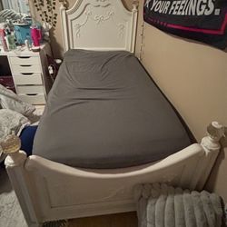 White Twon Bed Frame And Casper Twin Mattress 