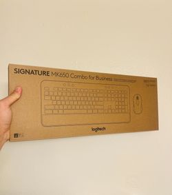 Logitech Signature MK650 Combo Wireless Mouse and Keyboard Combo