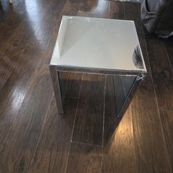 Mirror table for rooms, not living room .