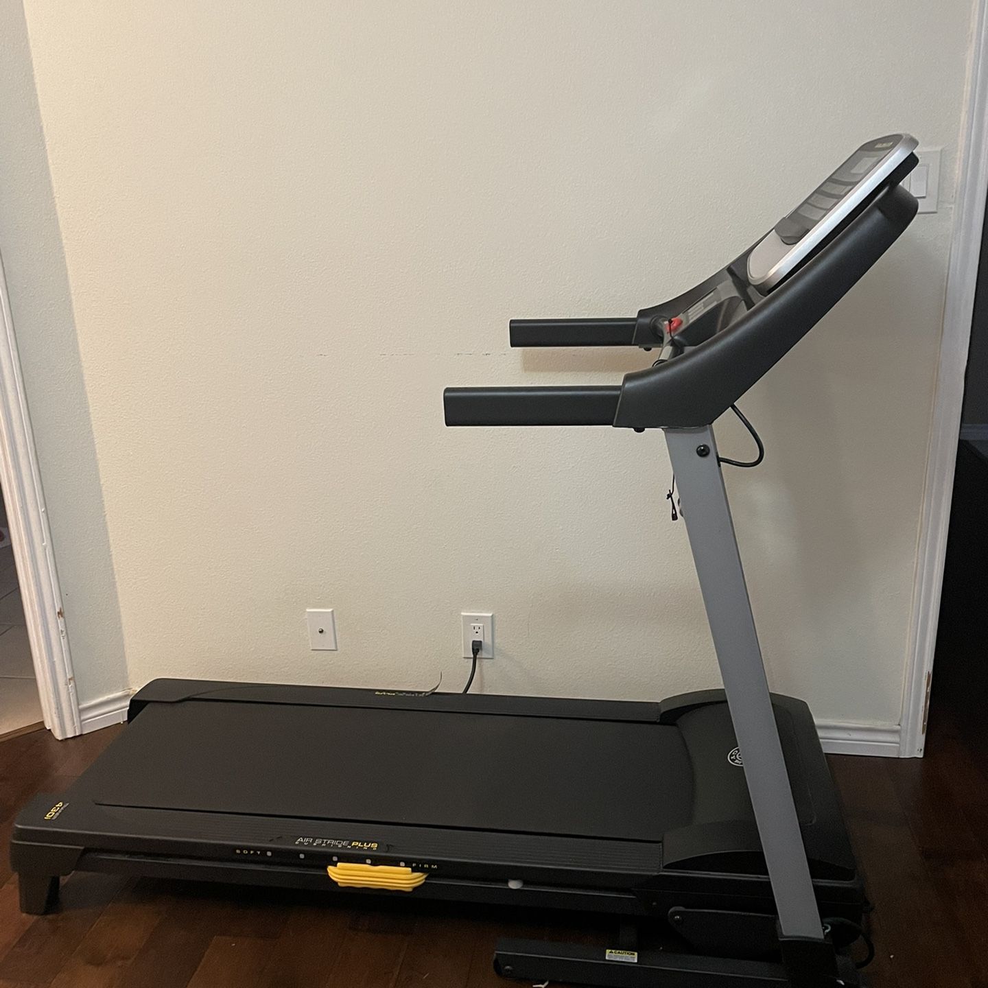 Golds Gym Treadmill 430i for Sale in San Antonio TX OfferUp