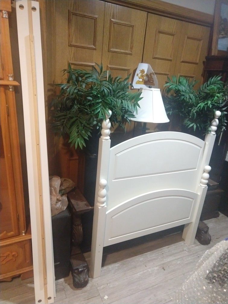 Brand New Twin 4 Poster Complete Bed Frame Fairytale 