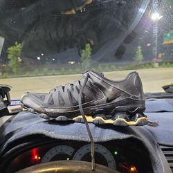 Never worn Nike Reax Men's 10.5 Blk Gold