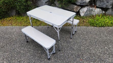 Portable collapsible picnic or camping table