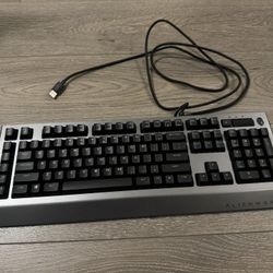 Dell Alienware Wired USB keyboard with RGB backlit and volume controls - Gaming Keyboard