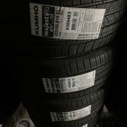 255/45/19 Kumho