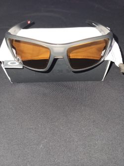 Oakley Men's Heliostat Sunglasses- New In Box