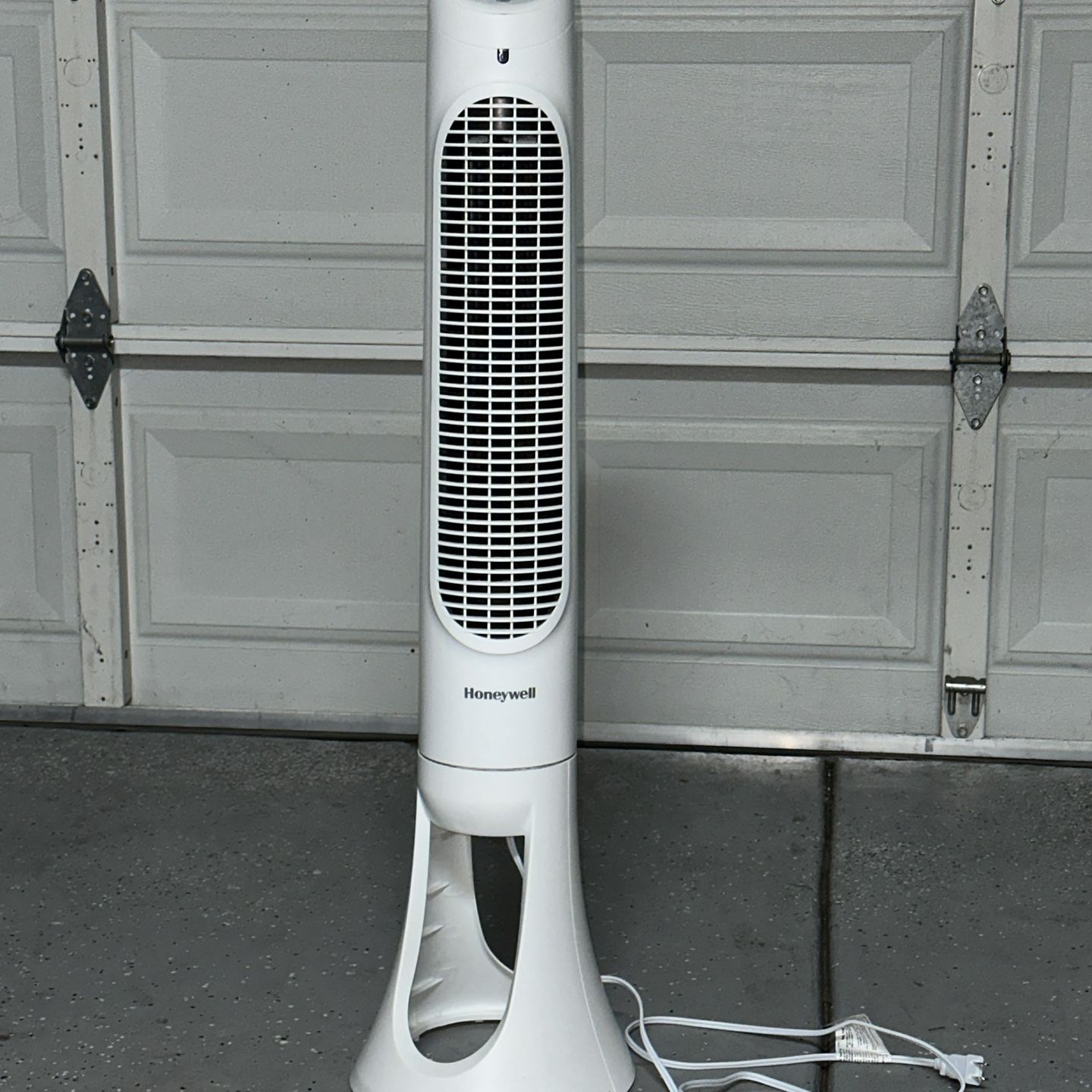 Honeywell QuietSet Whole Room Tower Fan for Sale in San Marcos, CA - OfferUp