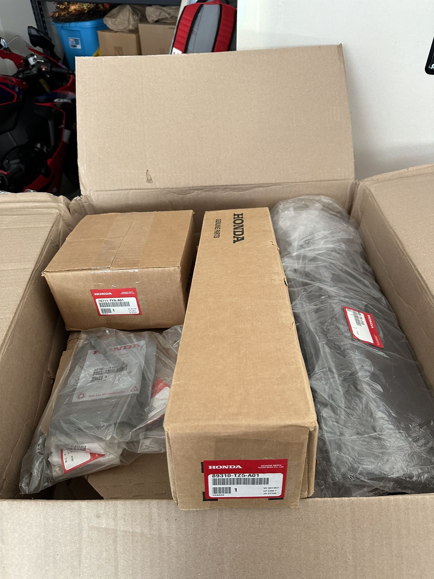 Acura part # 06421-TYC-A00ZA (Spare Tire kit)