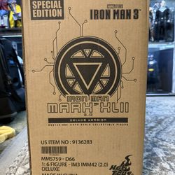 Hot Toys Iron Man Mk 42 Deluxe 1/6 Scale