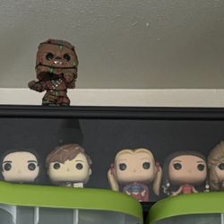 Funko Pop Figurines Plus Glass Case