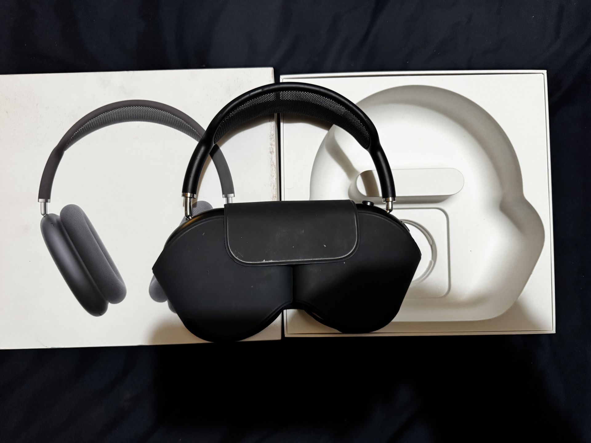 Apple AirPods Max with USB-C-Midnight