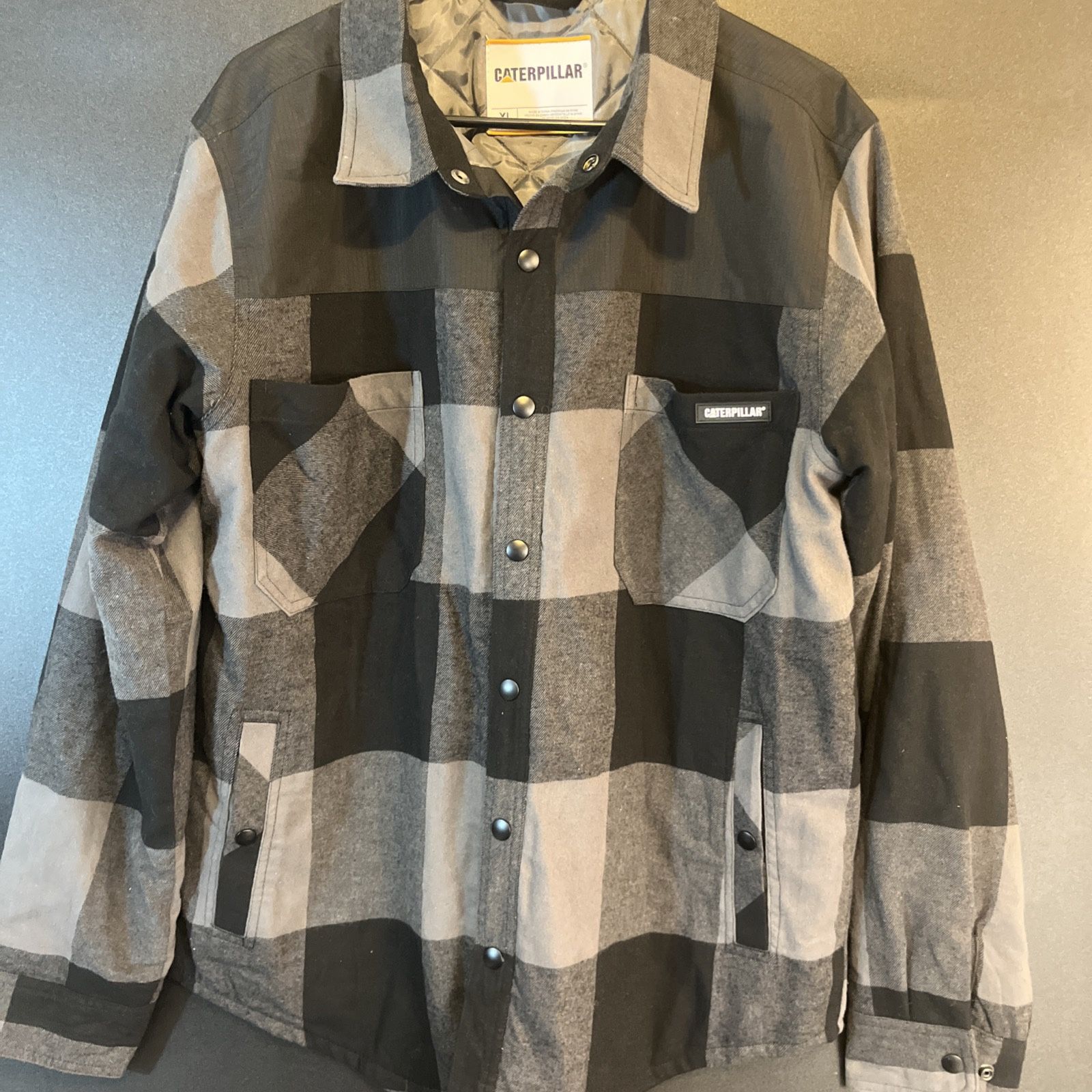Caterpillar Work Shirt Mens XL Black Gray Plaid 100% Cotton Flannel Button-Up