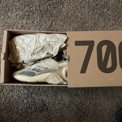 Yeezy 700 V3