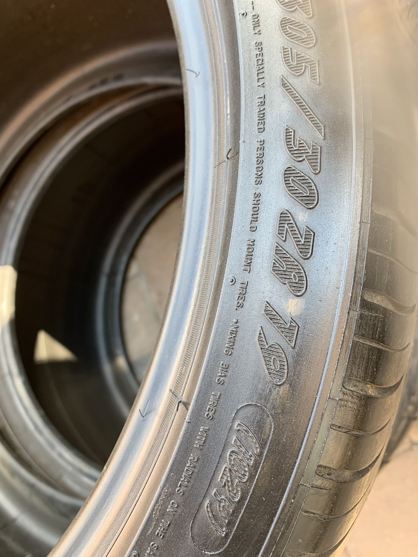 305 30 19 Michelin 2 tires