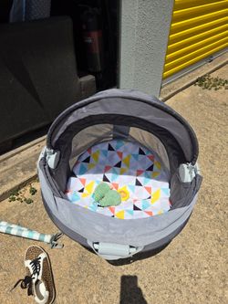 Baby travel bassinet