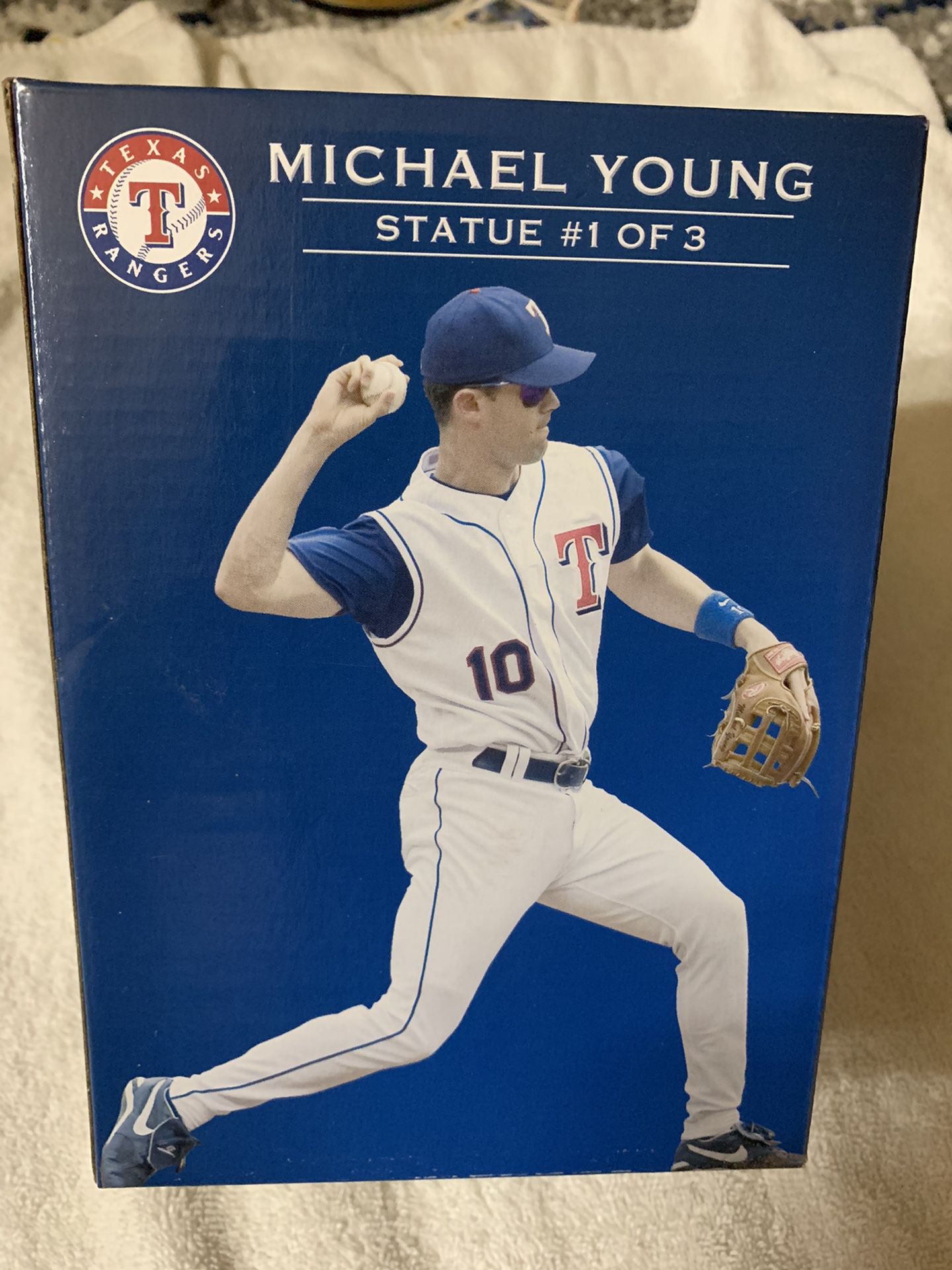 MICHAEL YOUNG STATUE 2005 MINT IN BOX & 2005 DONRUSS DIAMOND KINGS RELIC  BAT CARD # 33/200 for Sale in Mansfield, TX - OfferUp