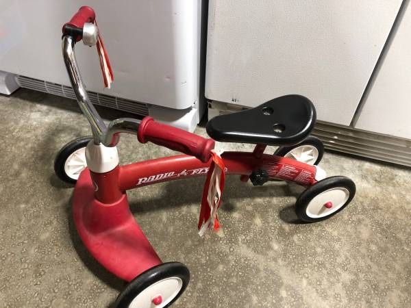 Radio Flyer Push Tricycle – Ride on for Toddler L