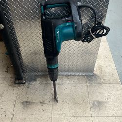 Makita HM1203C 20lb SDS-Max Demolition Hammer