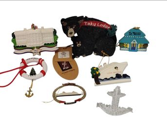Lot Of 7 Multicolor Travel Hanging Christmas Ornaments Key West St Maarten 1997 Vintage. This lot of 7 multicolor travel hanging Christmas ornaments f