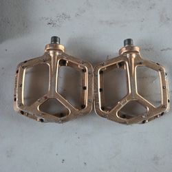 Race face atlas gold pedals