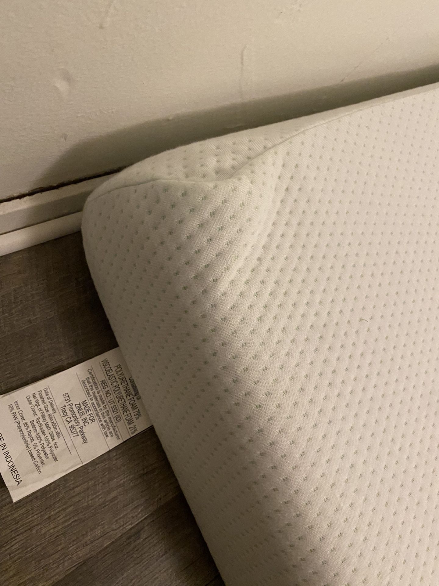 Zinus 6" thick queen size foam mattress