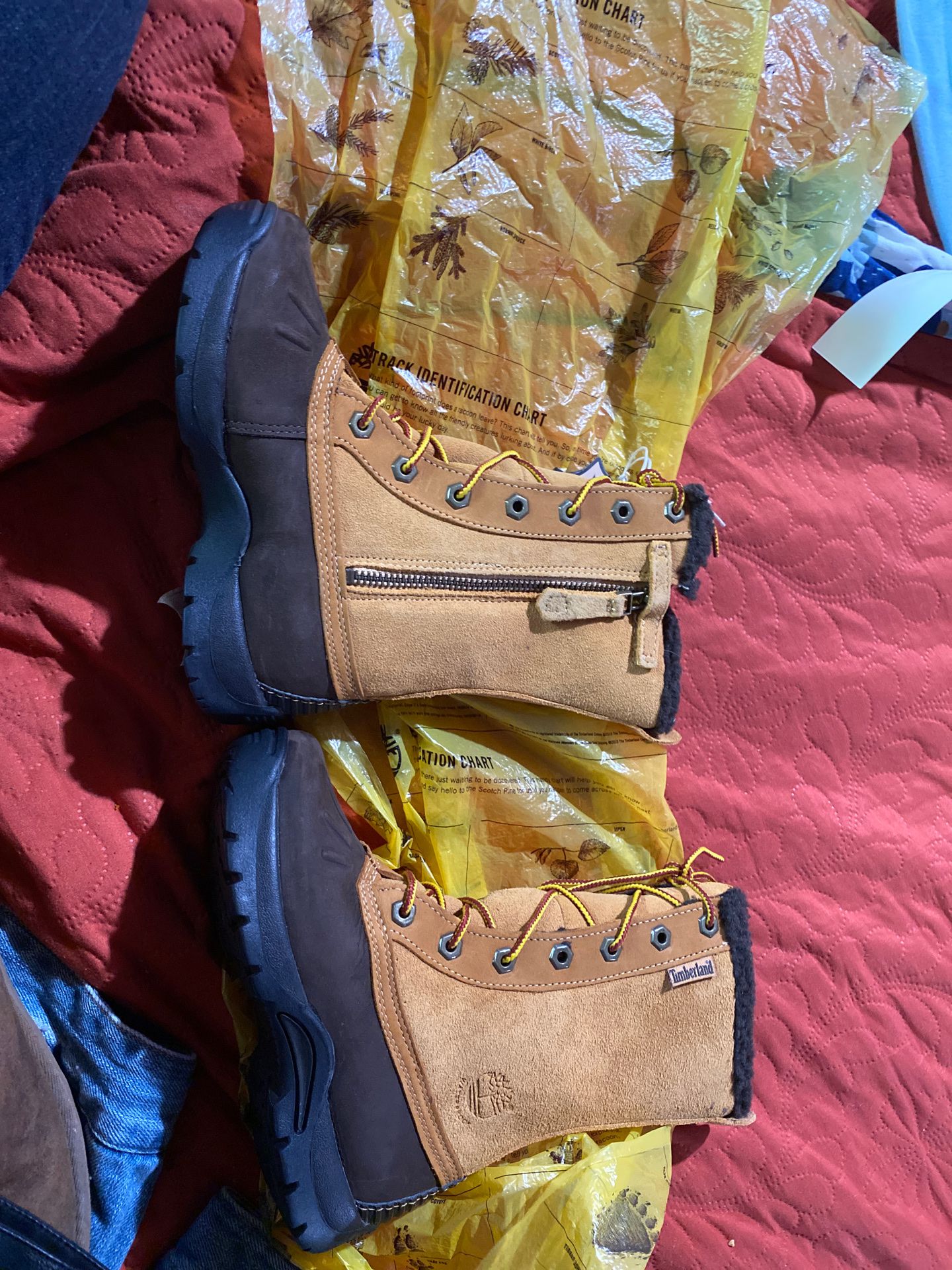 New snow boots size 11.5 boys