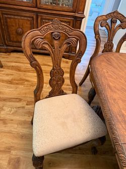 Dining room table with 6 chairs