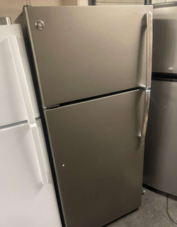 Deal: GE Top Mount Refrigerator – Slate, humidity crispers