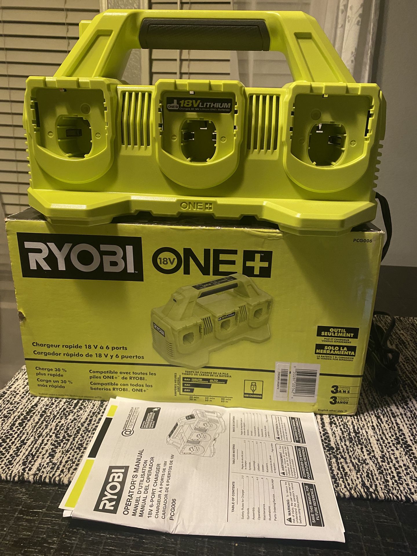 Ryobi One+18 V 6-Port Fast Charger