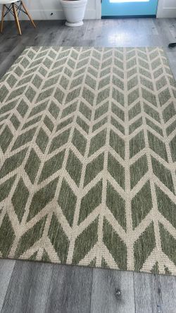 Big Size Contemporary Rug - Like New!