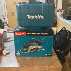 Makita 3-1/4 Planer With Tool Case 