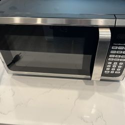 Hamilton Beach Countertop Microwave 