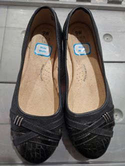 Womens flats