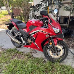 2022 Honda CBR300R 