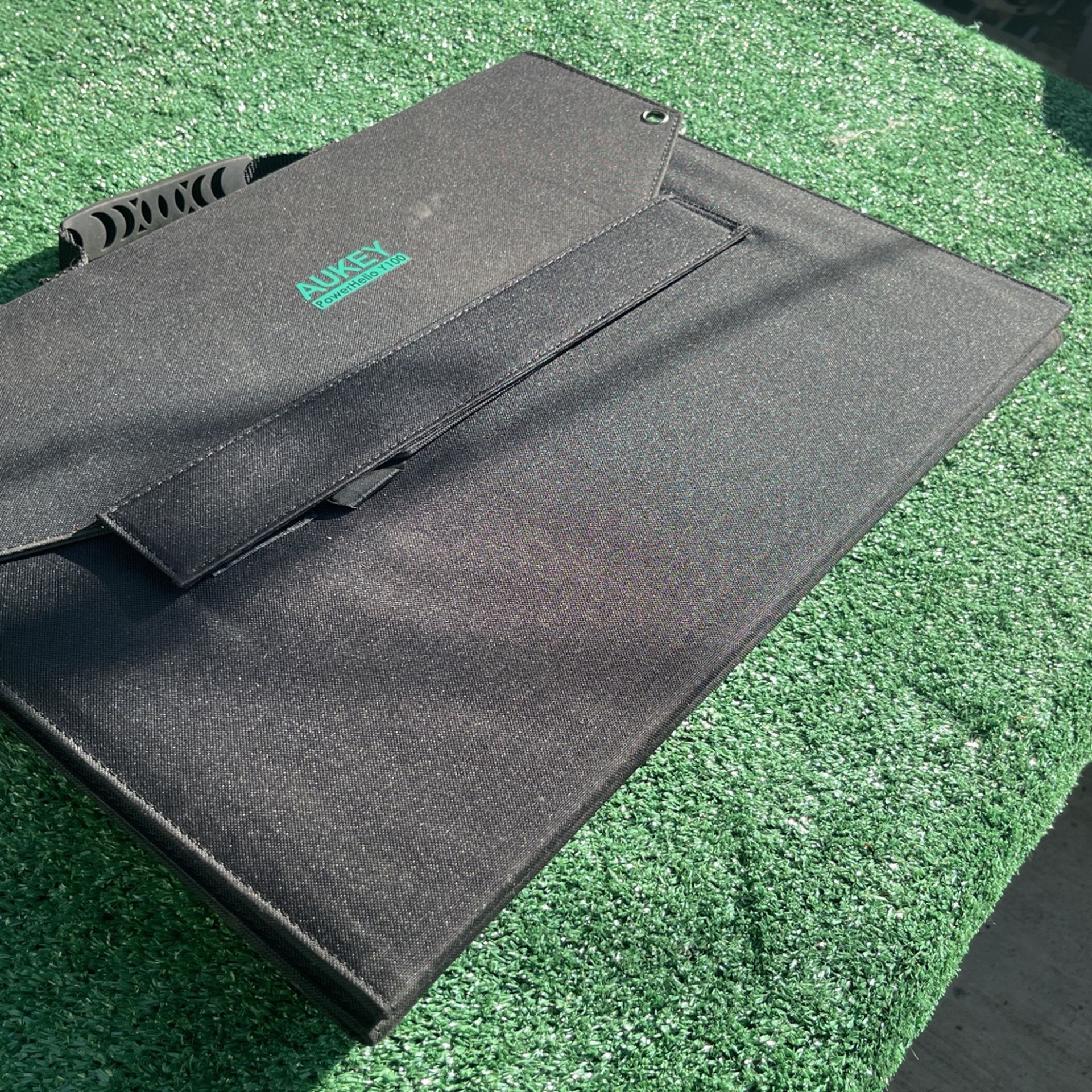 AUKEY PowerHelio Y100 (100W) SP GP10 Portable Solar Panel 